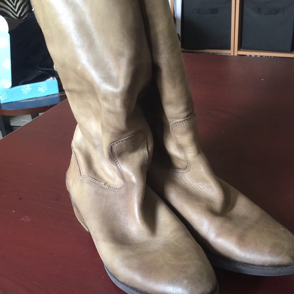 Beautiful olive colored leather boots